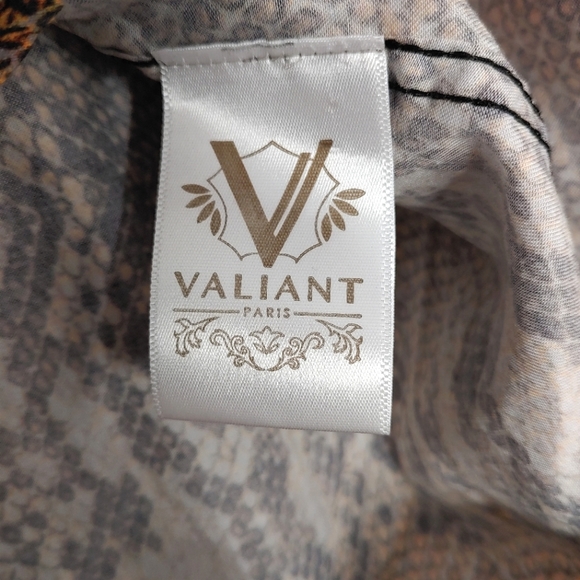 Valiant snakeskin printed 100% cotton button down dress shirt. Size L - Picture 7 of 7